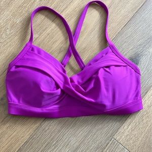 Athleta Twisted Swim Top with Underwire 32D/DD